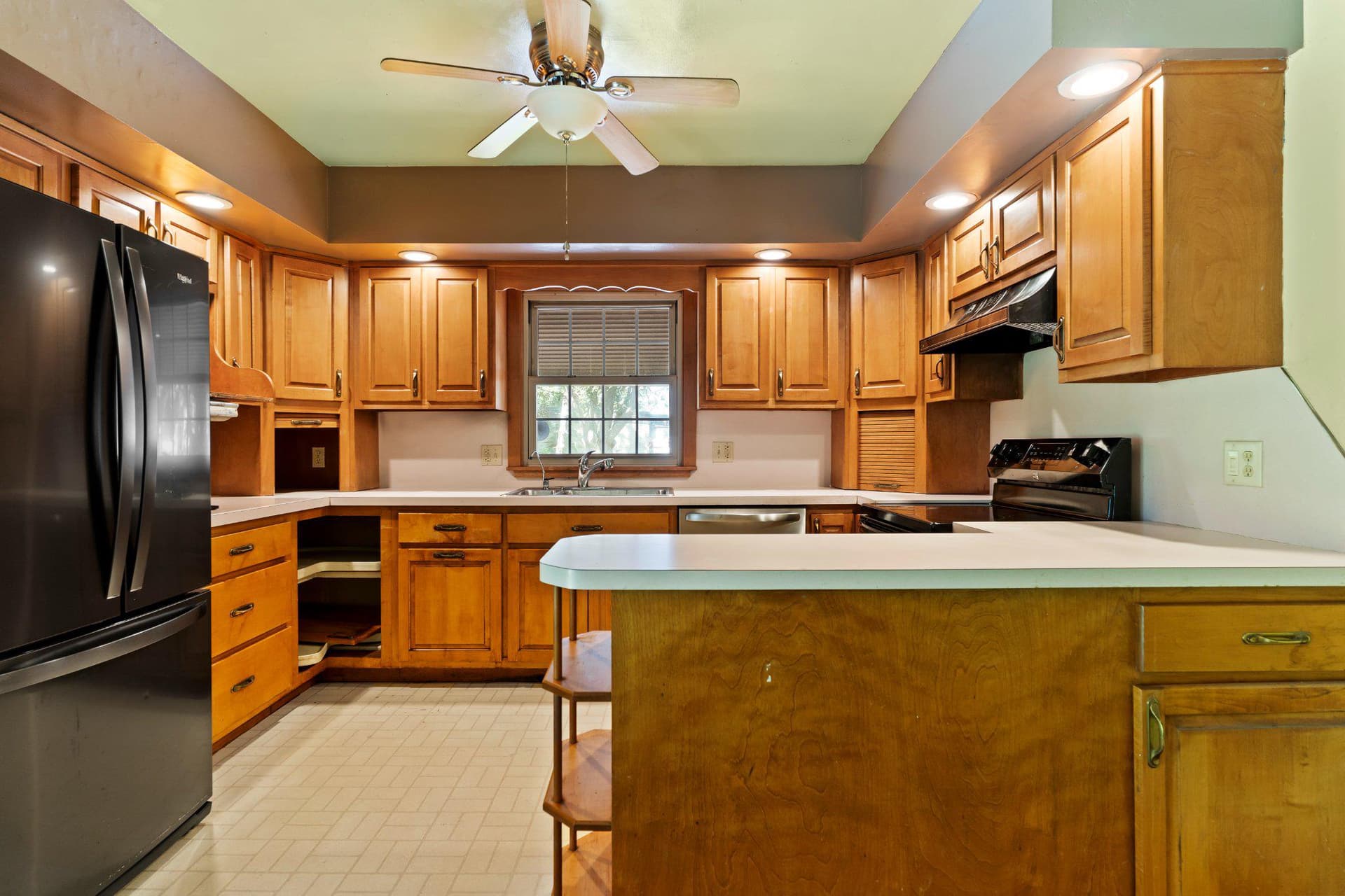 351 Lowther Street photo 8