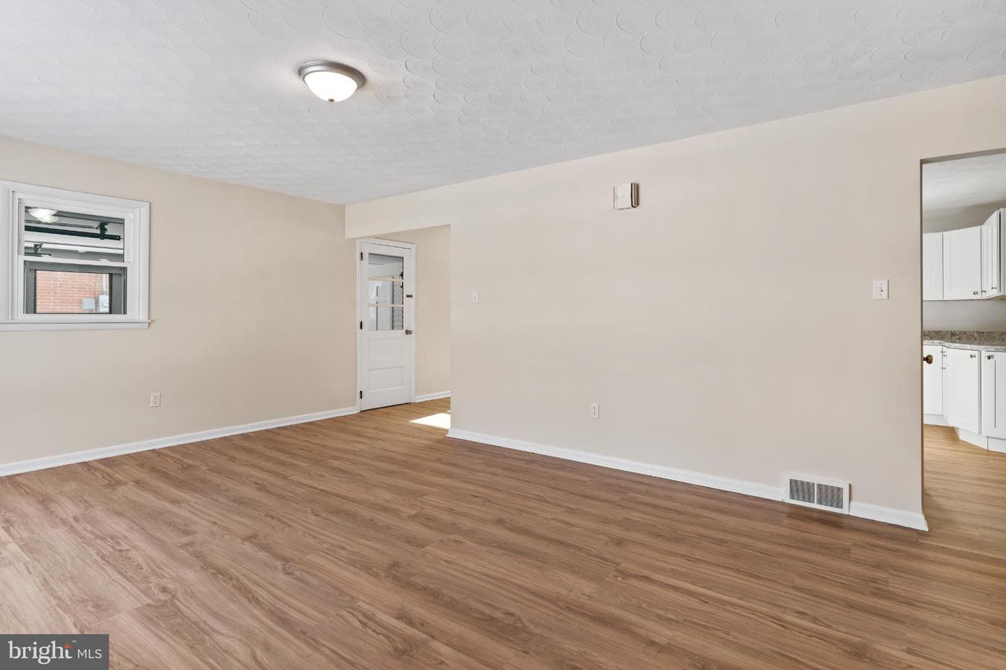811 W Keller Street photo 6