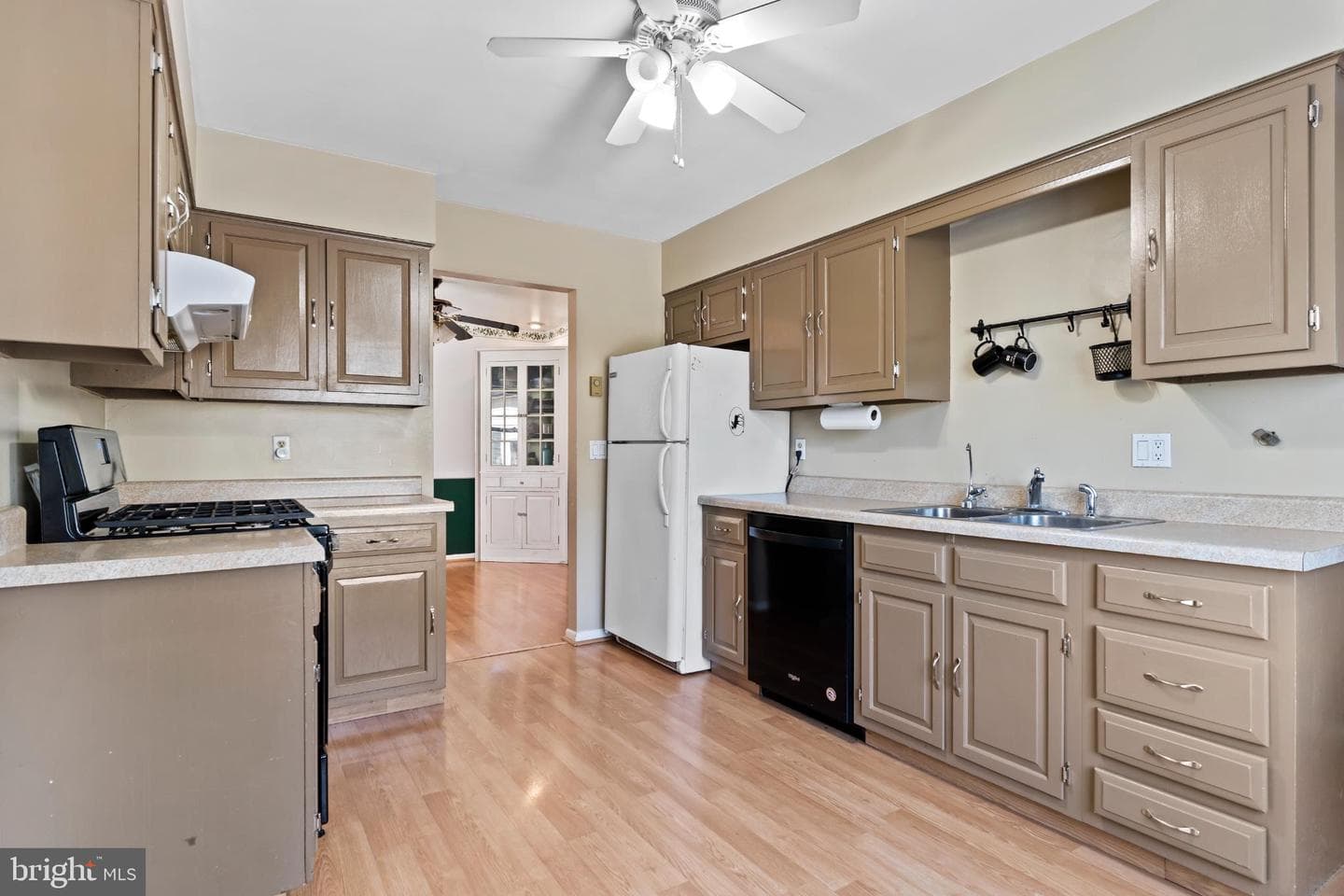 1434 Yorktowne photo 11