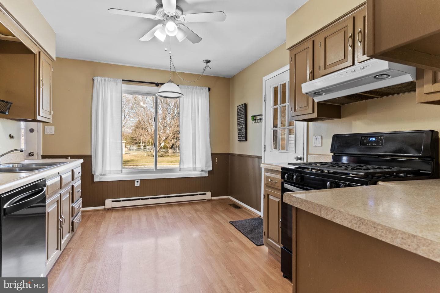 1434 Yorktowne photo 12