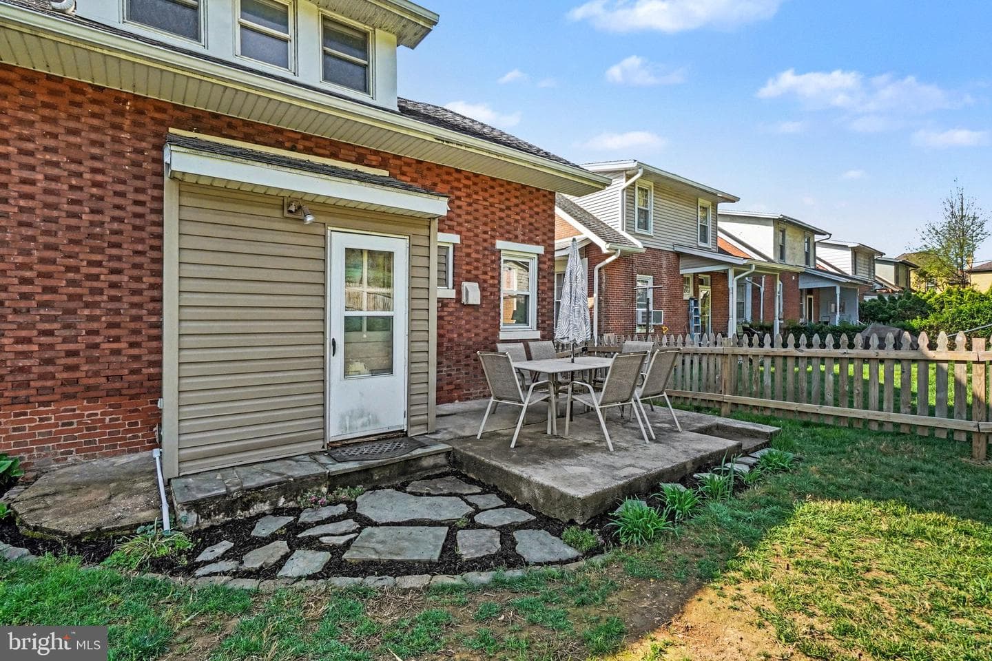 321 Walnut Street photo 23