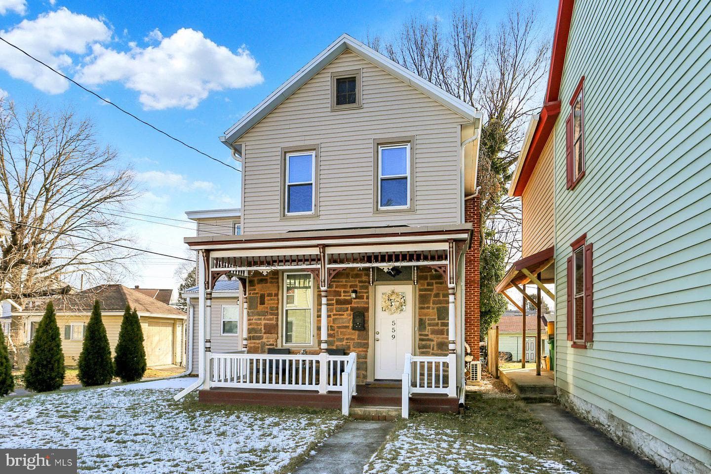 559 N Bedford Street photo 2