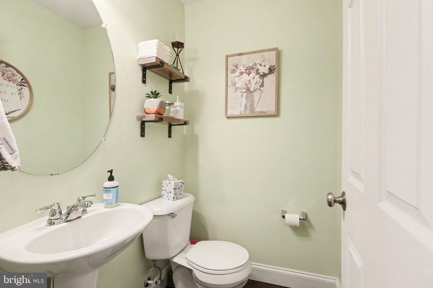 311 Sleepy Hollow Drive photo 12