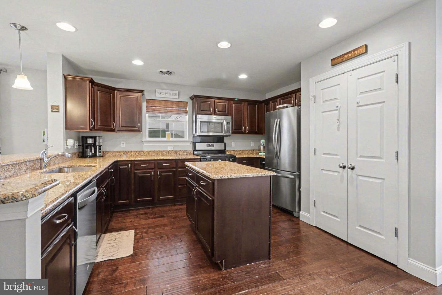 311 Sleepy Hollow Drive photo 9