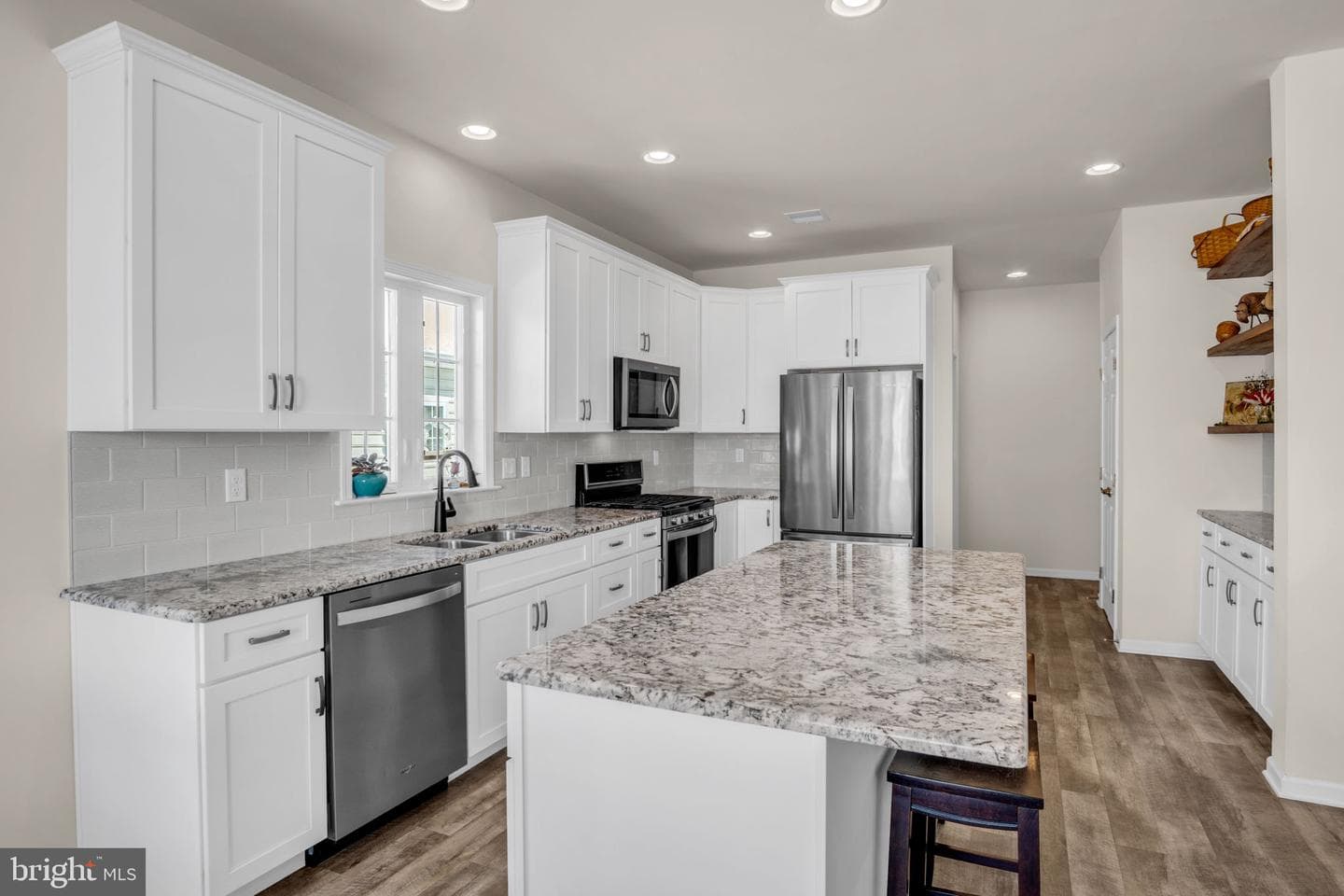 614 Republic Way photo 10