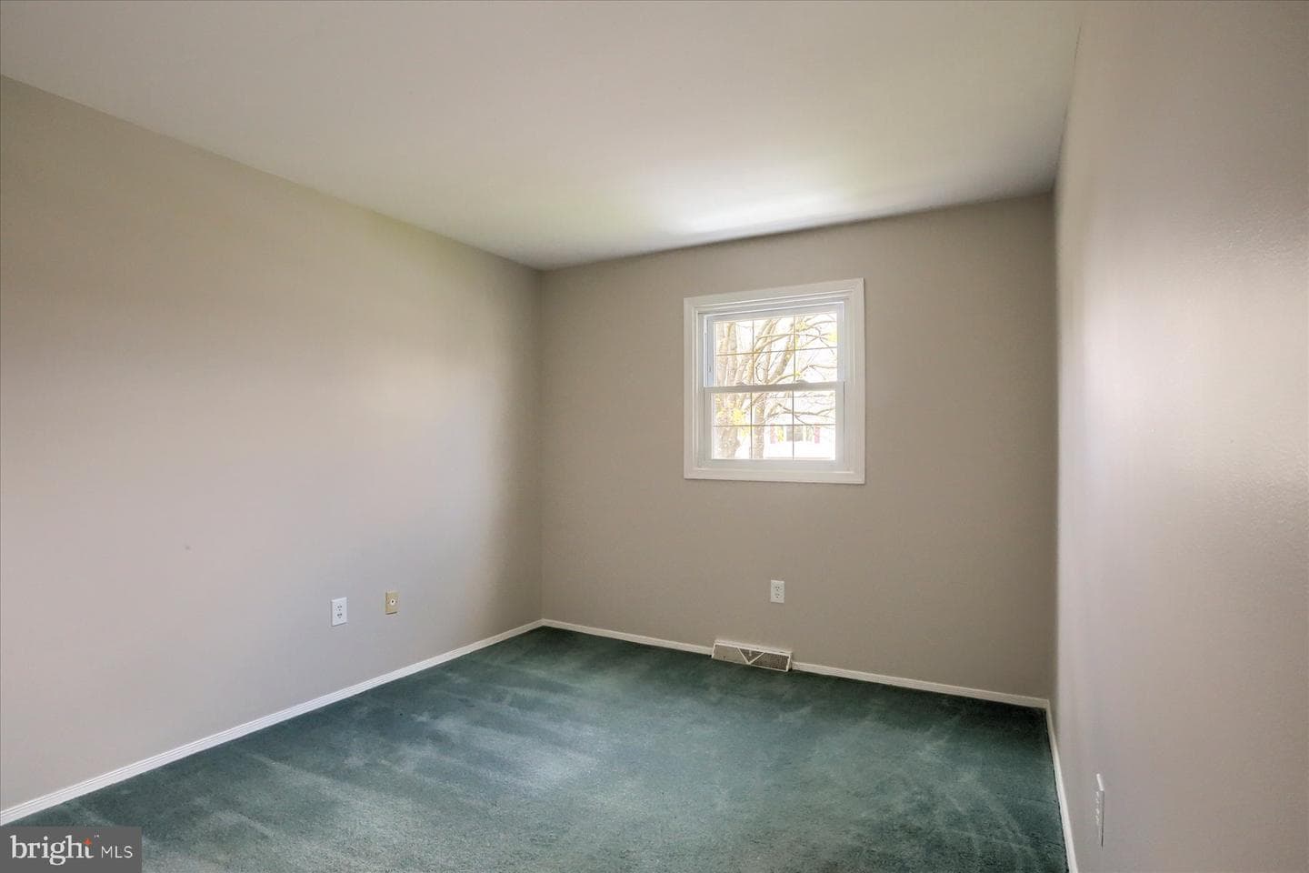 8 Edgewood Drive photo 15