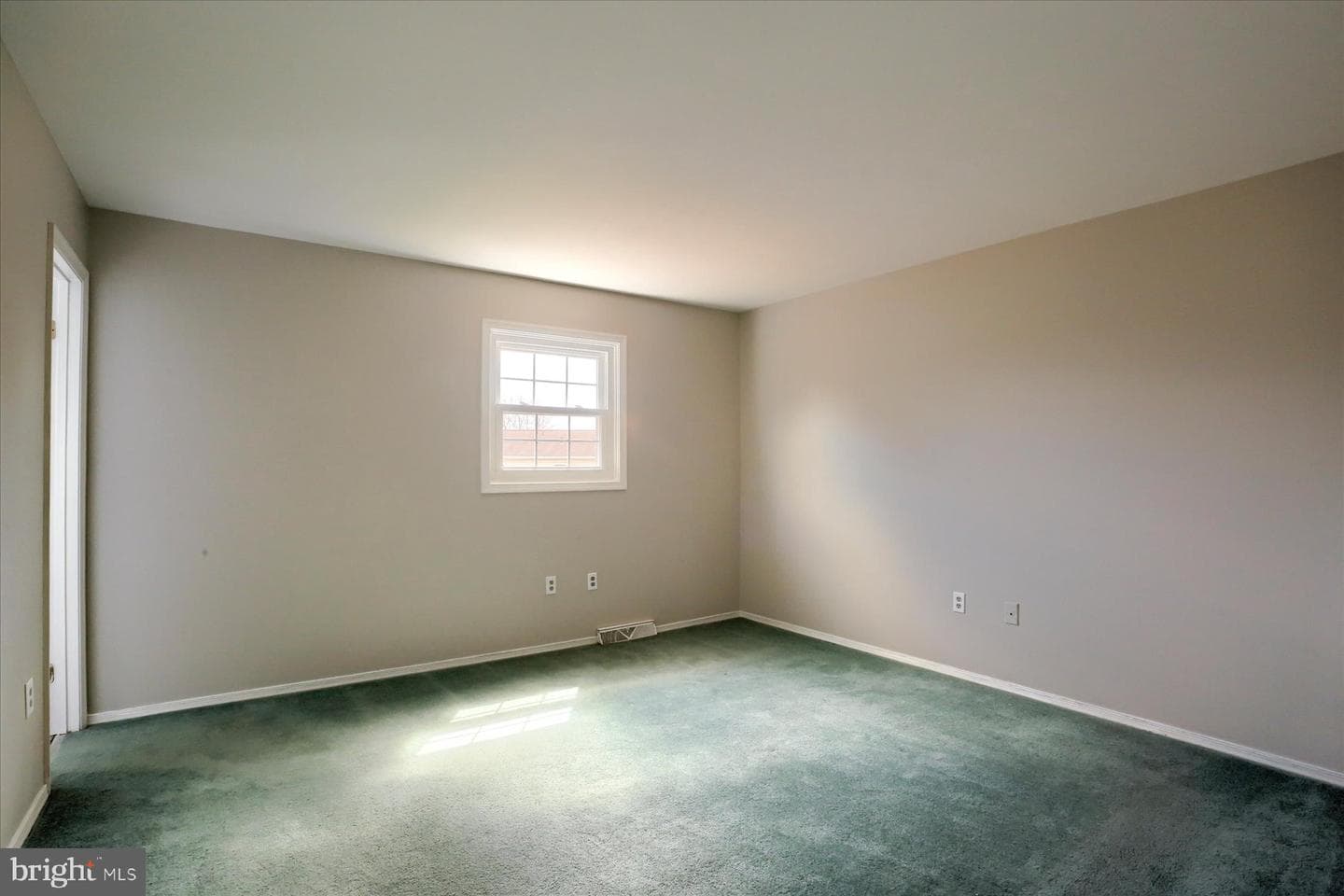 8 Edgewood Drive photo 17