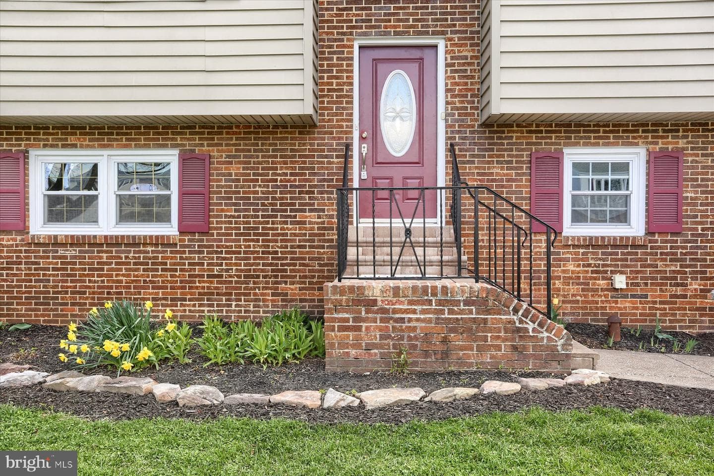 8 Edgewood Drive photo 2