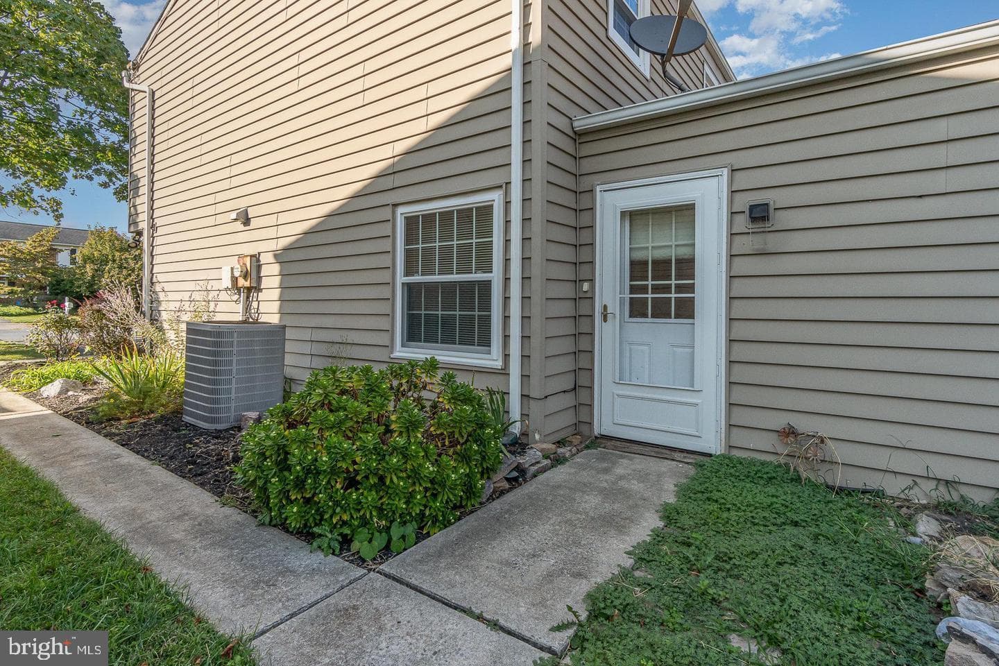 8 Edgewood Drive photo 43