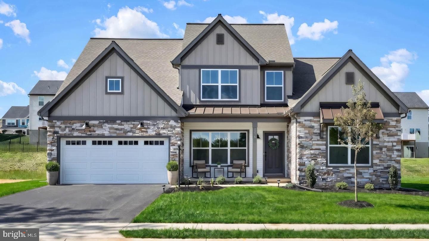 2236 S Autumn Chase Drive, Mechanicsburg