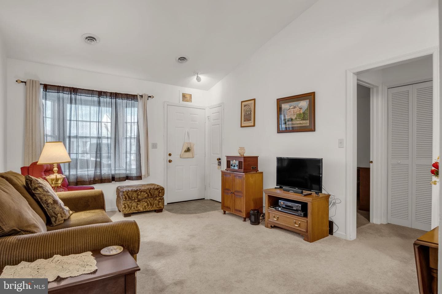 26 Southpoint Drive photo 3