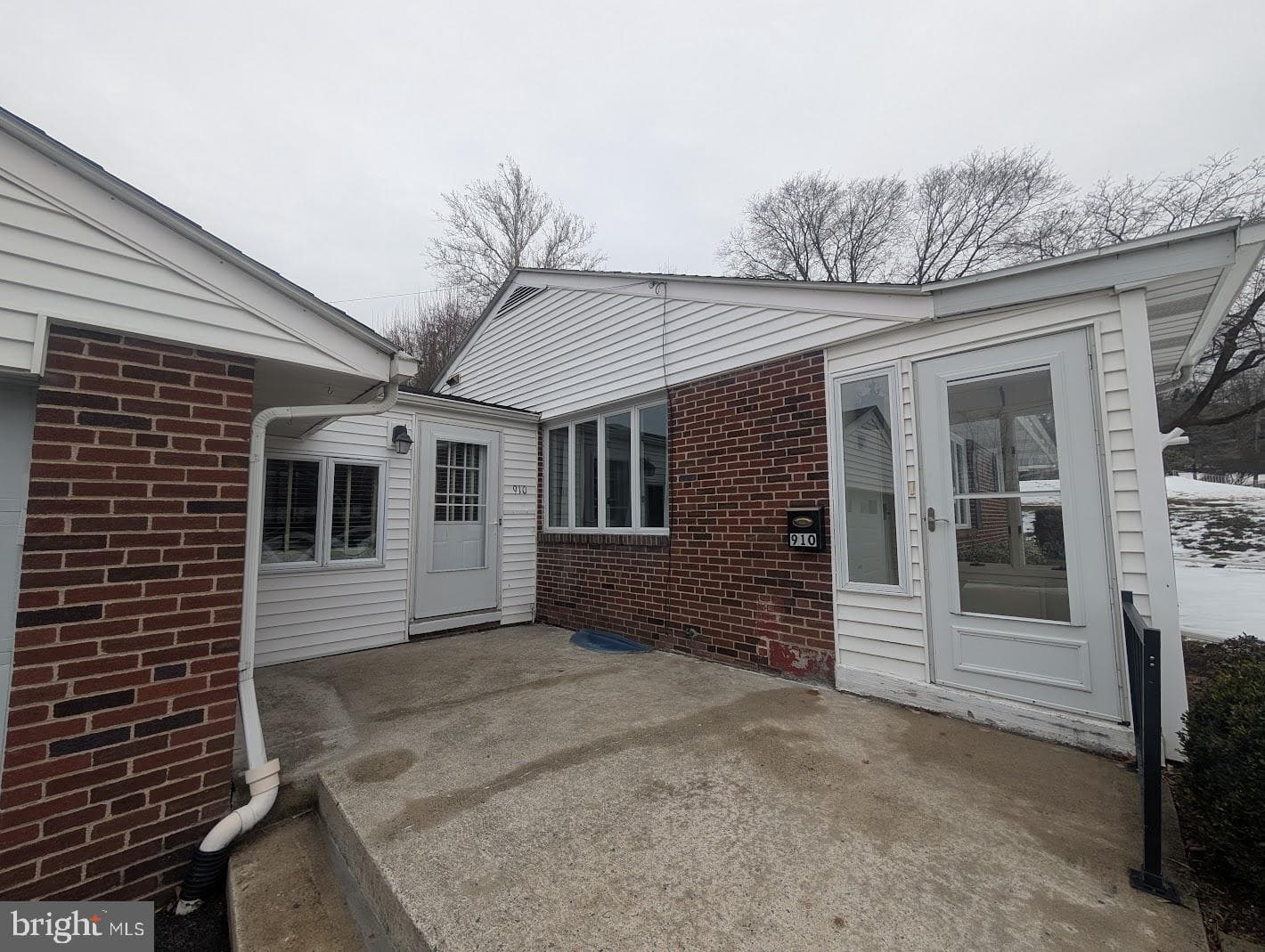 910 Fourth Street photo 48