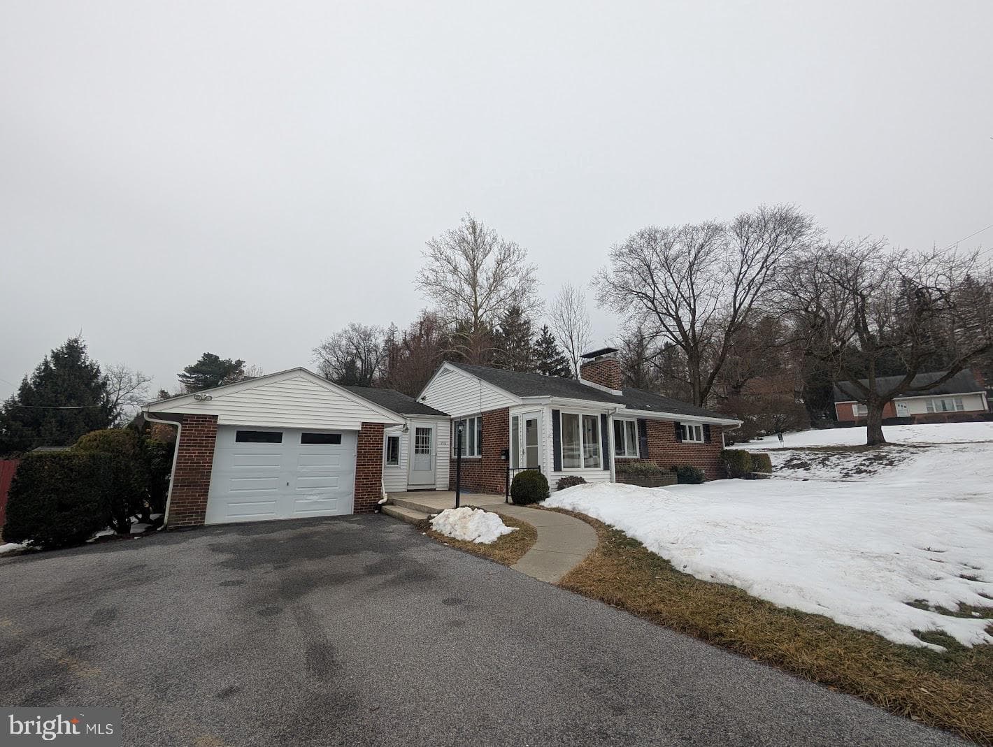 910 Fourth Street photo 5