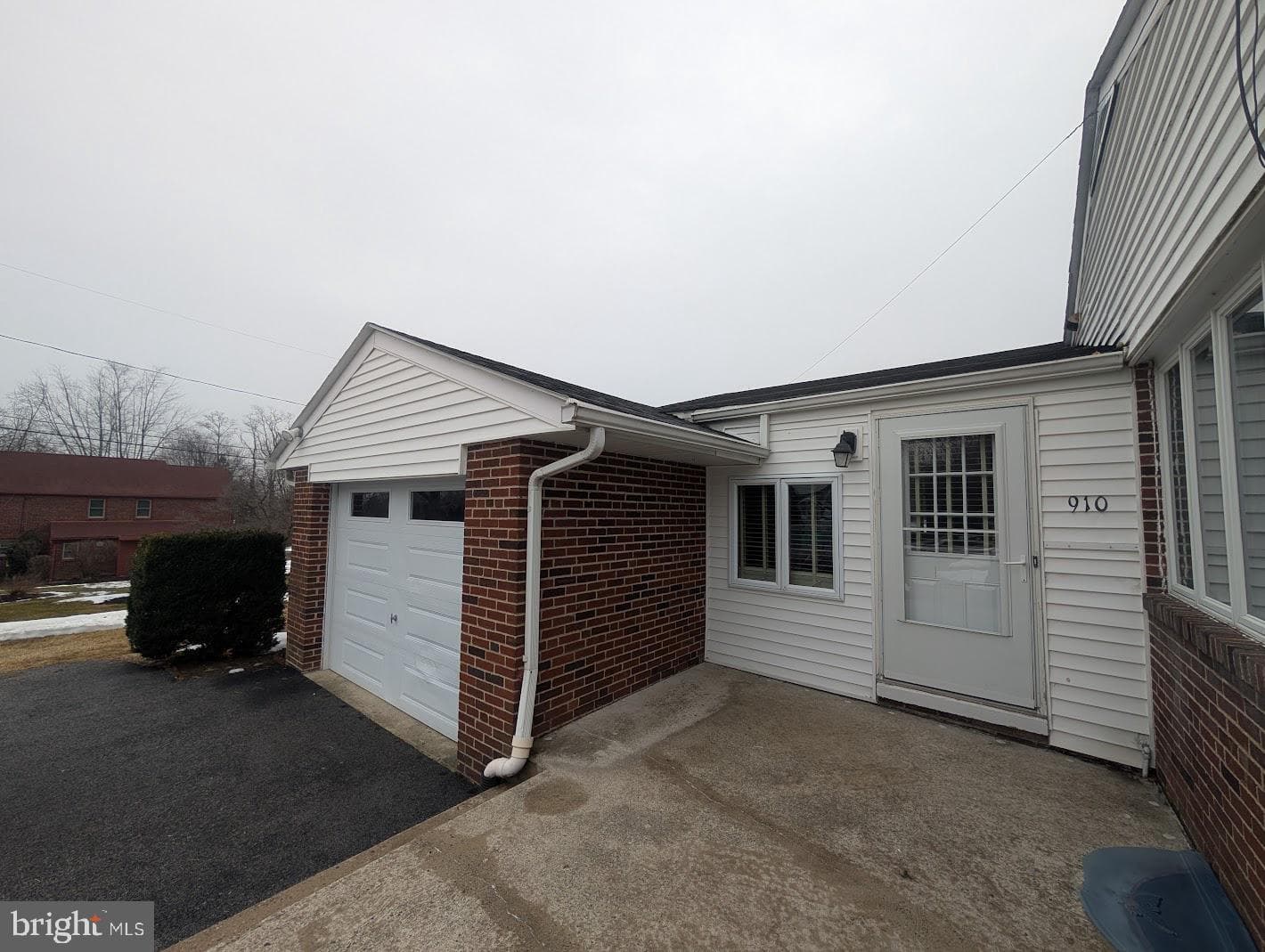 910 Fourth Street photo 6