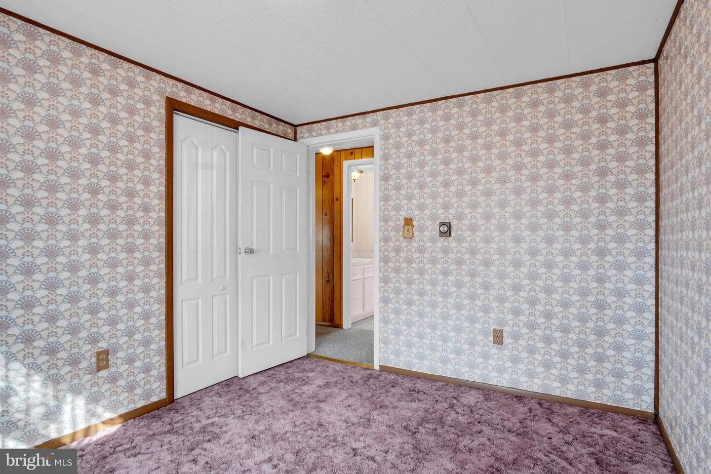 647 N Middle Road photo 14