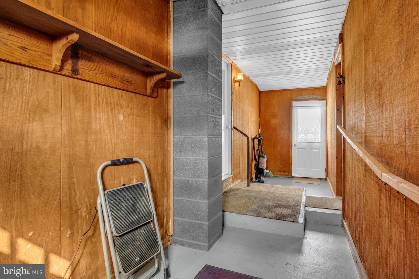 647 N Middle Road photo 21