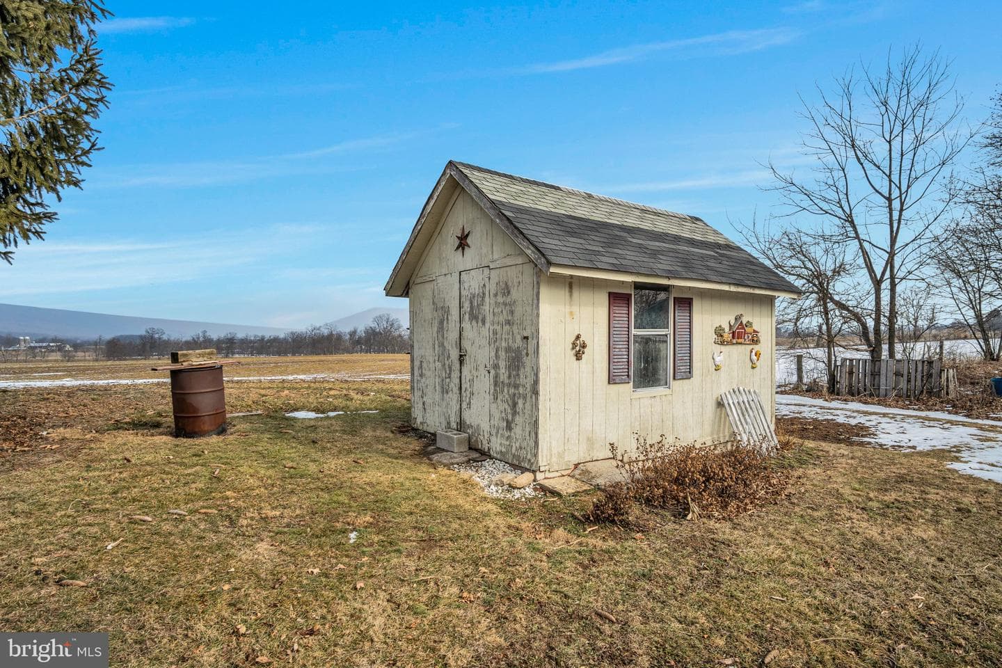 647 N Middle Road photo 30