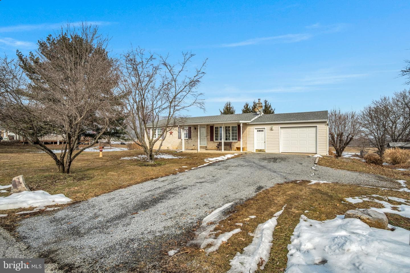 647 N Middle Road photo 33
