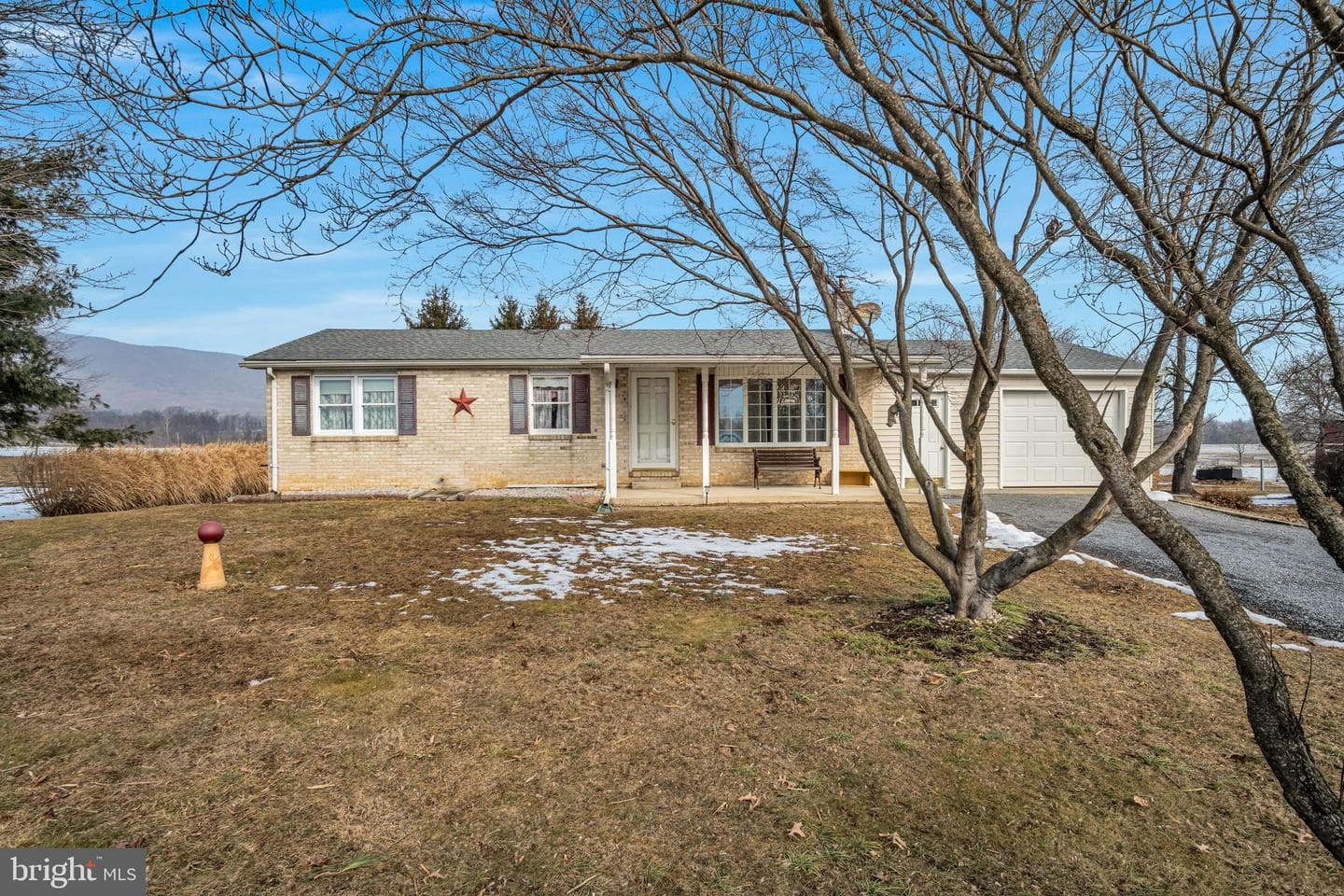 647 N Middle Road photo 34