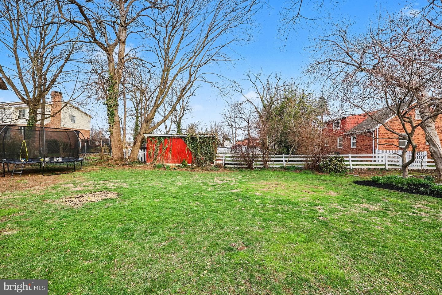124 S Locust Street photo 28
