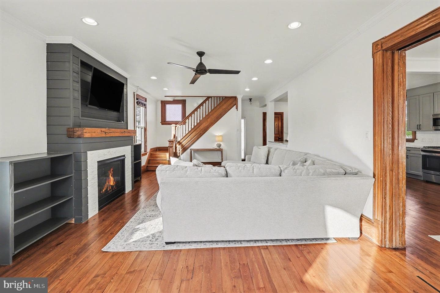 124 S Locust Street photo 8