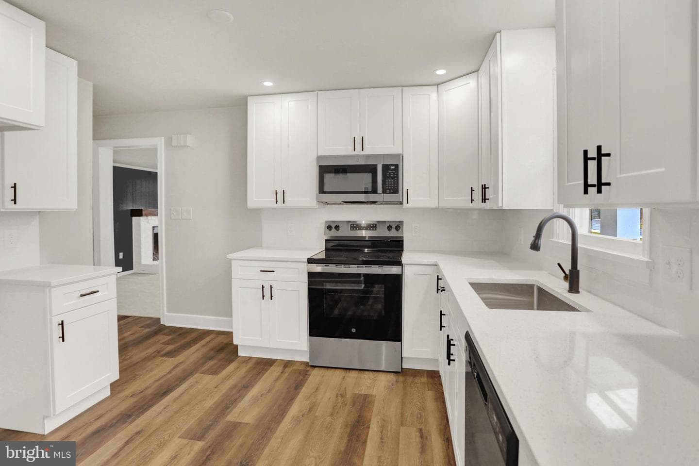 311 Pine Road photo 12