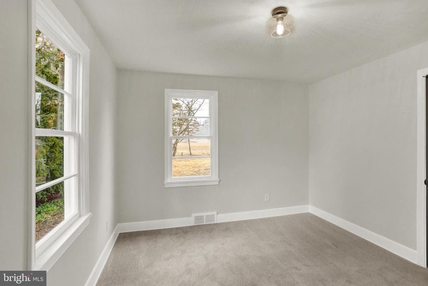 311 Pine Road photo 24