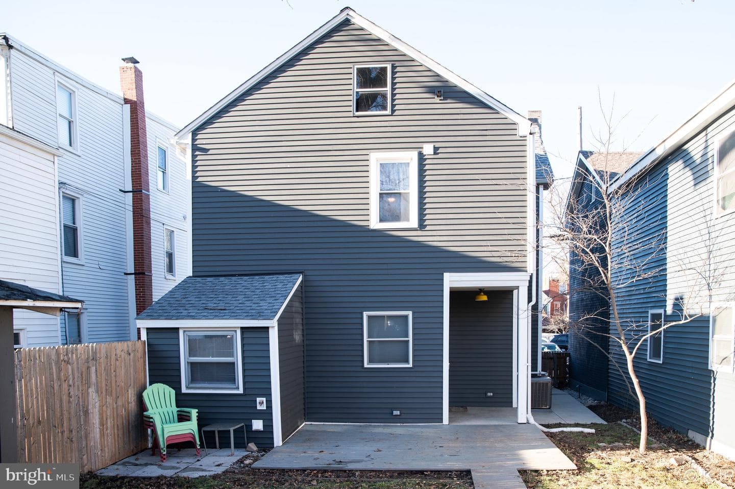 231 W Locust Street photo 3
