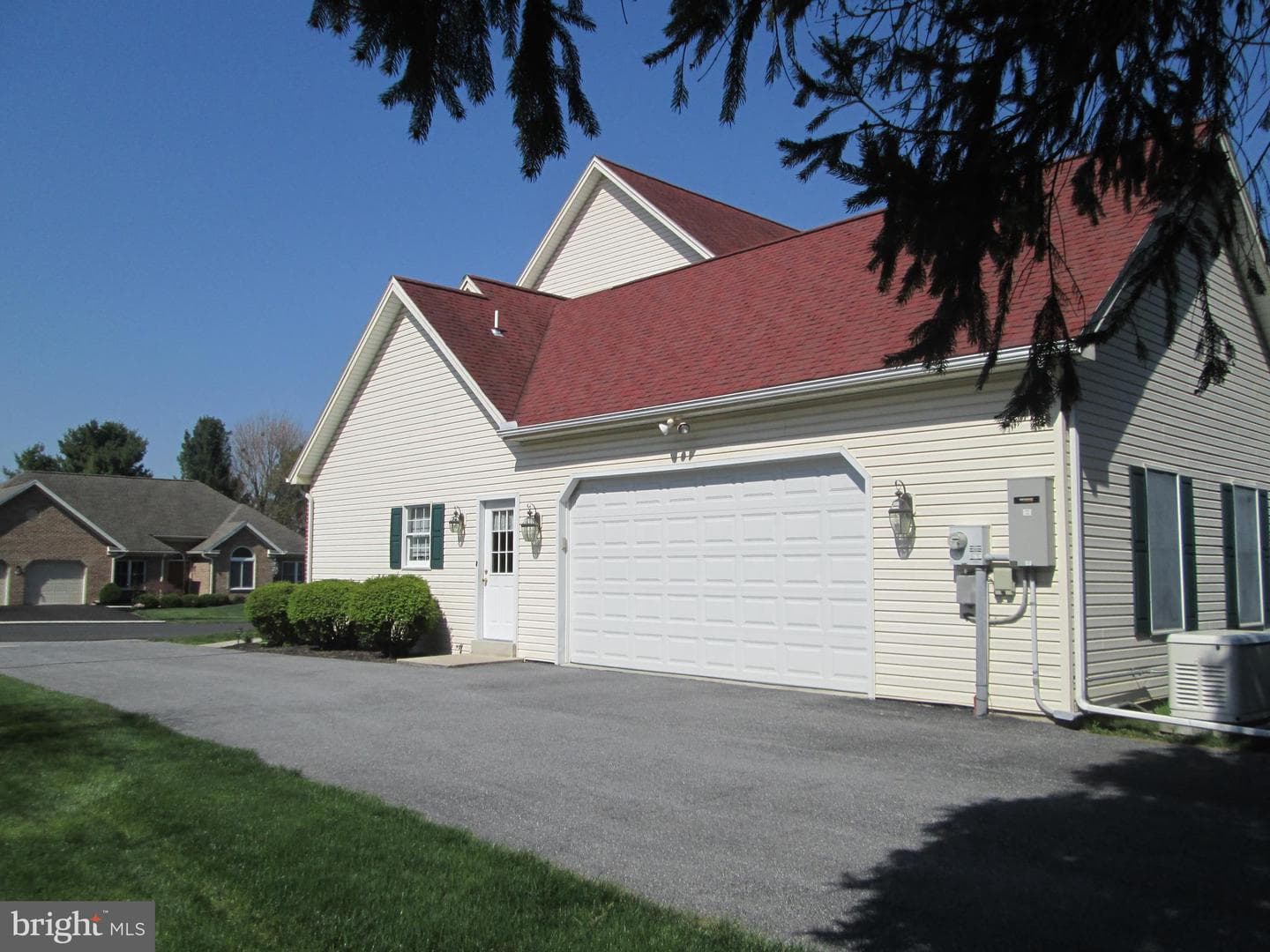 70 Derbyshire Dr photo 29