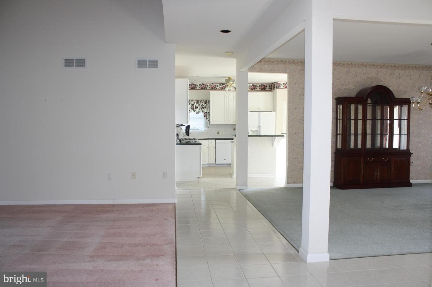 70 Derbyshire Dr photo 8