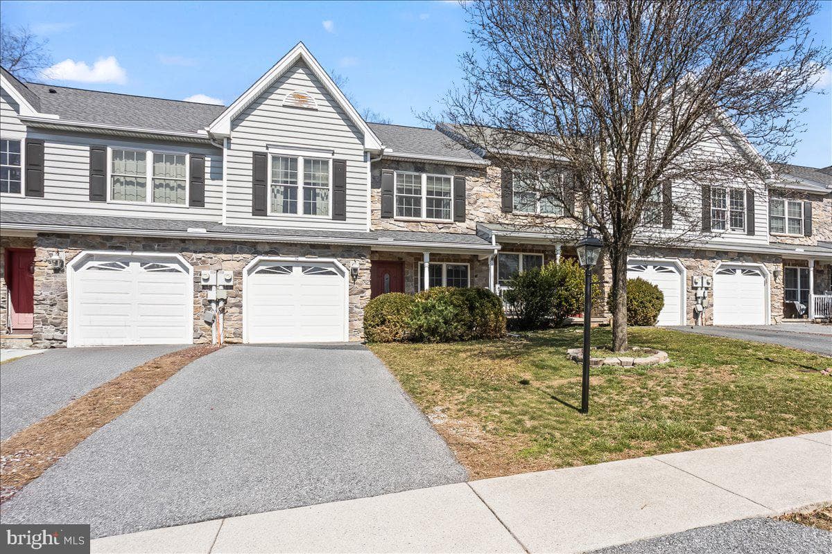 10 Lenox Court photo 1
