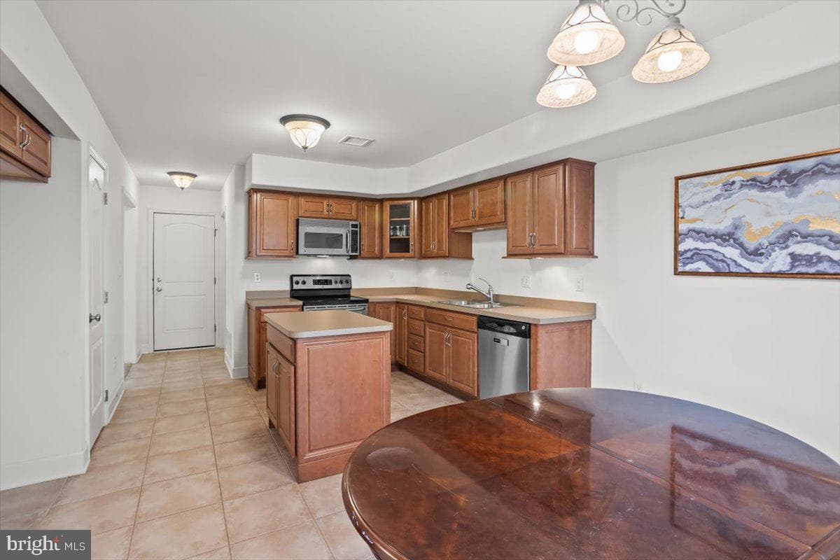 10 Lenox Court photo 10