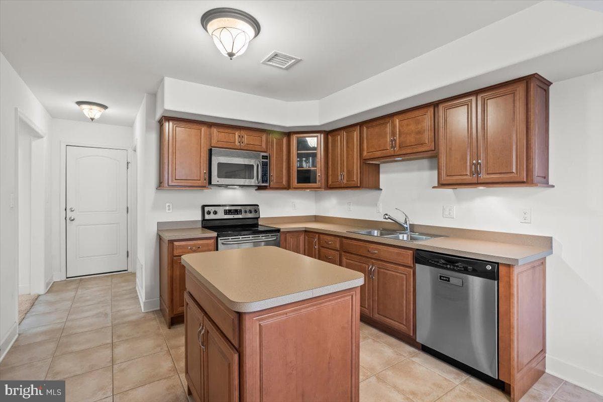 10 Lenox Court photo 11