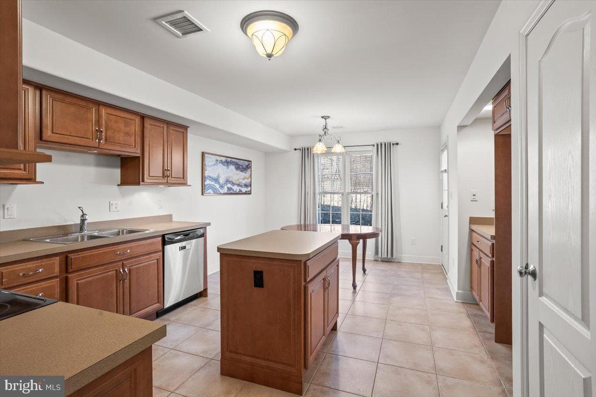 10 Lenox Court photo 8