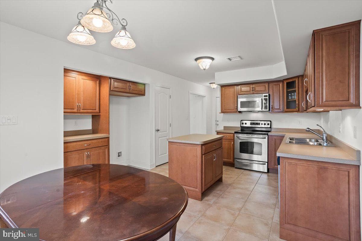10 Lenox Court photo 9