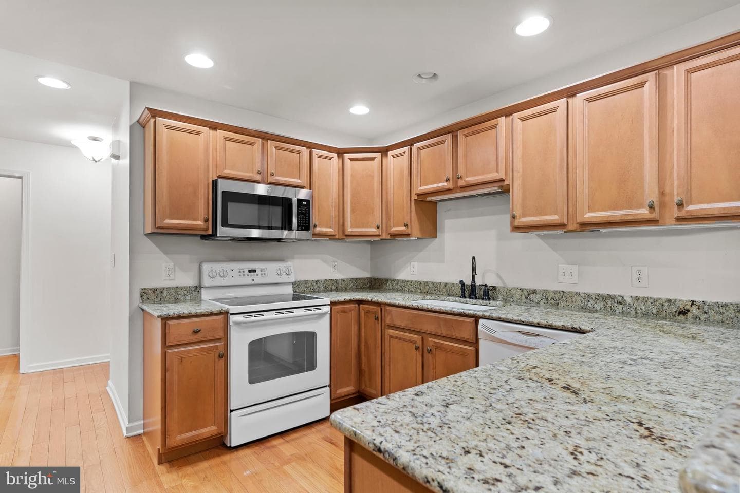 4230 Roth Farm Village Circle photo 7