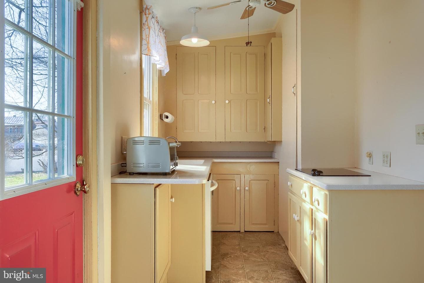 257 Arch Street photo 11