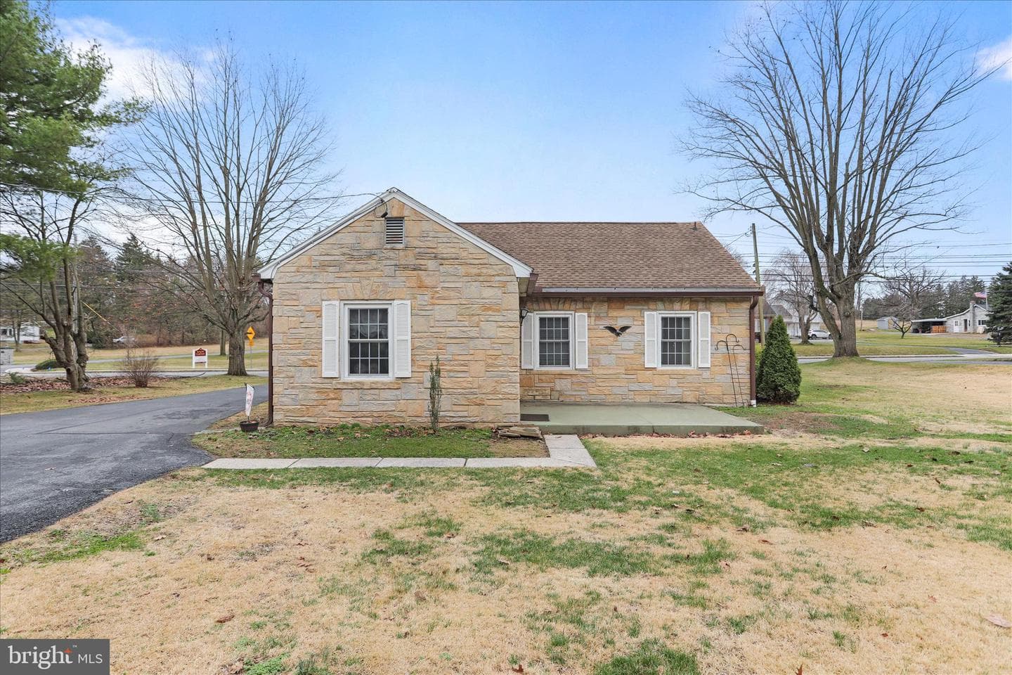 301 Roxbury Road photo 2