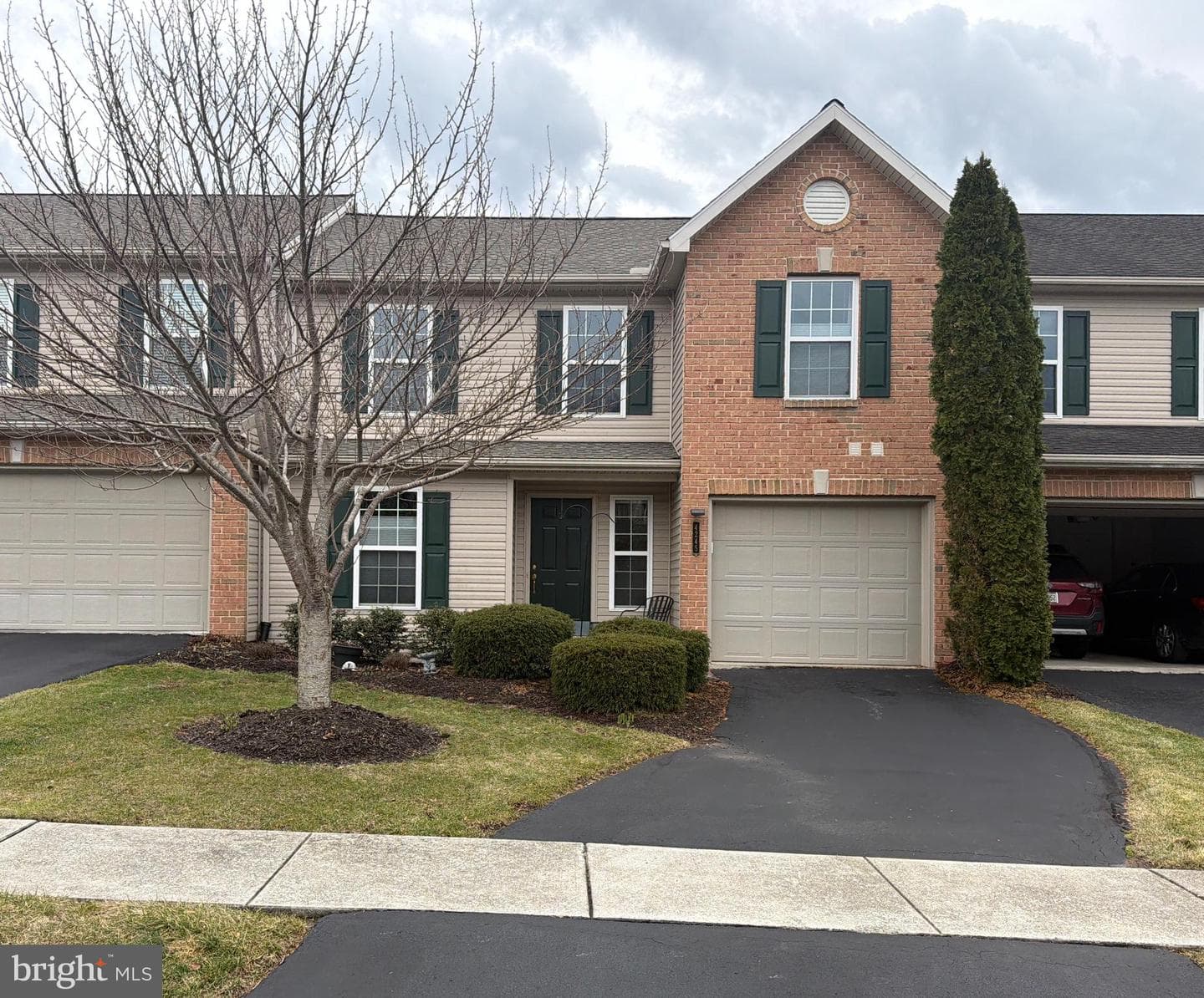 4245 Roth Farm Village Circle photo 2