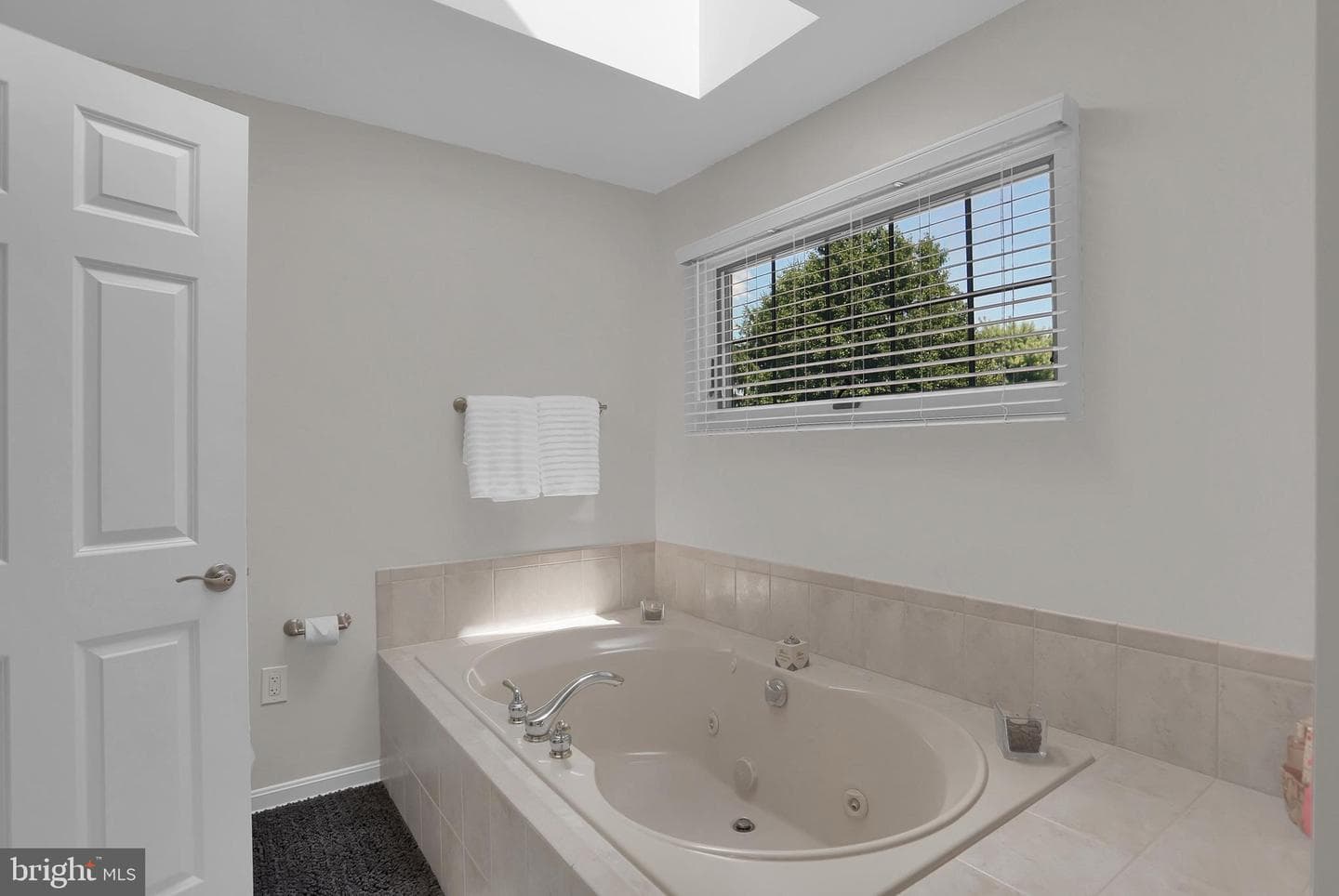 15 Derbyshire Drive photo 41
