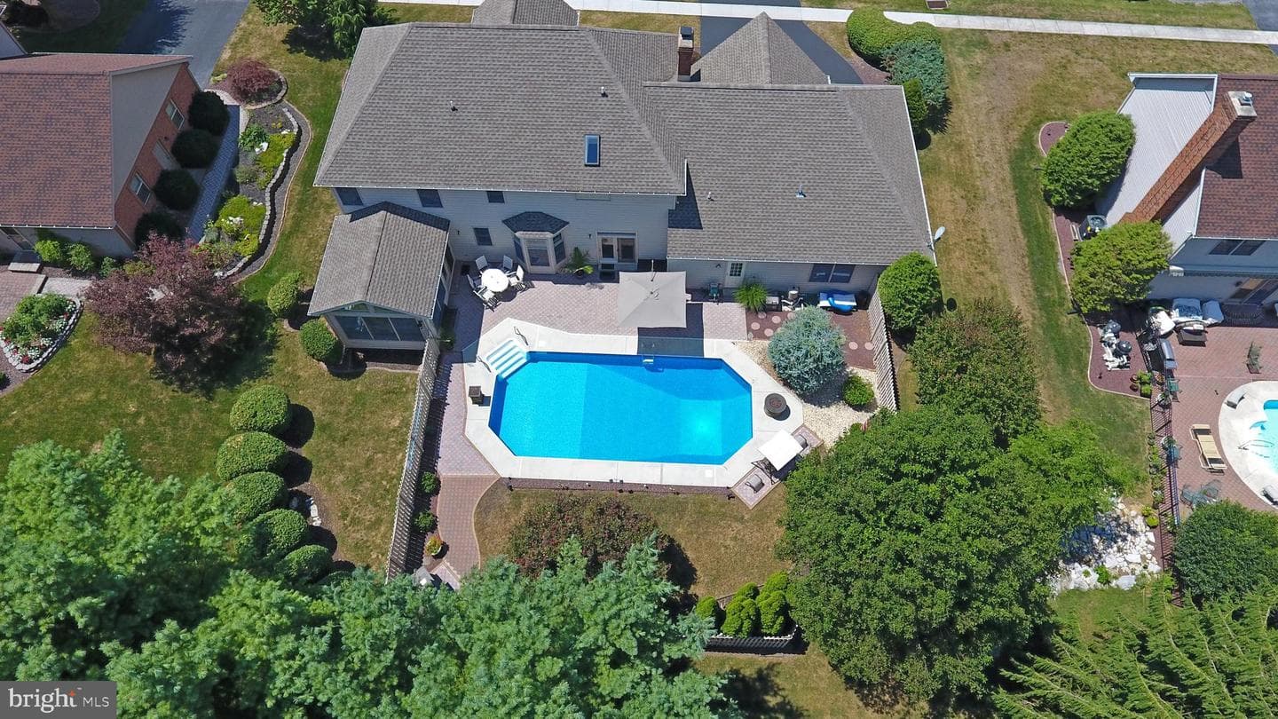 15 Derbyshire Drive photo 67