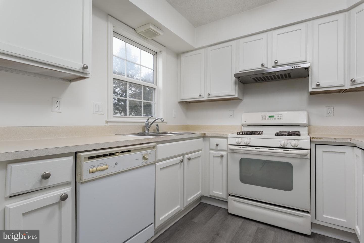 40 Johns Drive photo 16