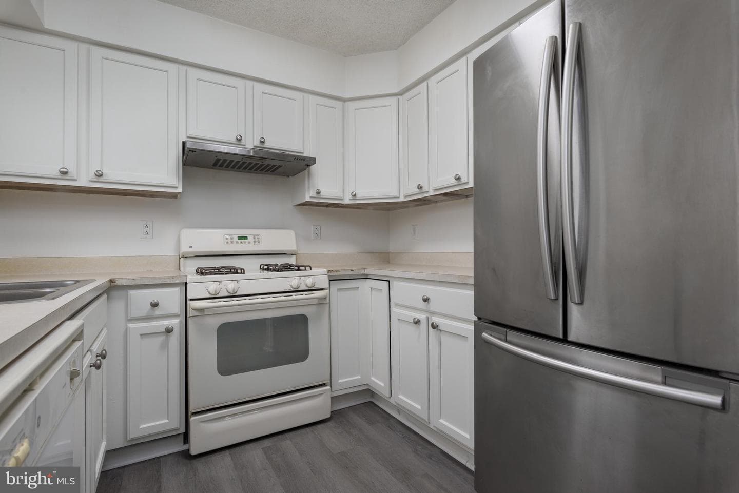 40 Johns Drive photo 17