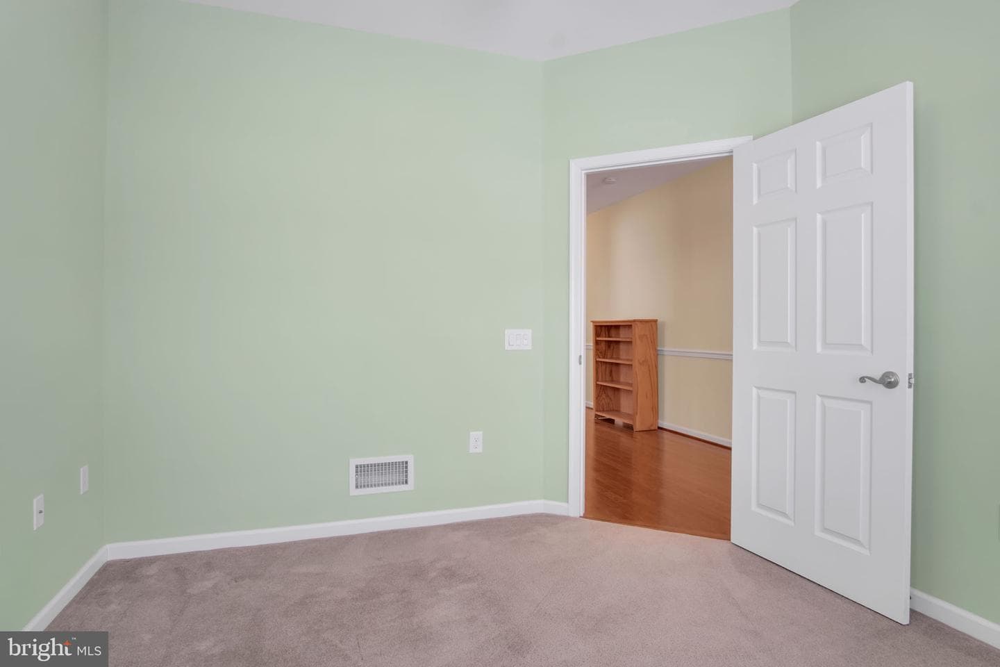 126 Congress Drive photo 22
