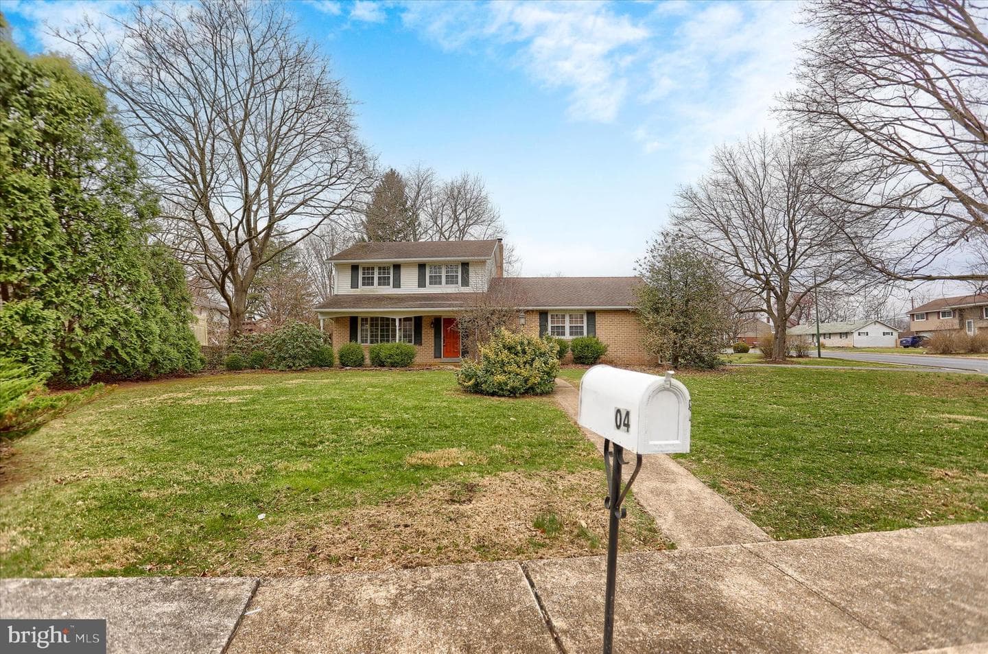 904 Thornwood Lane photo 2