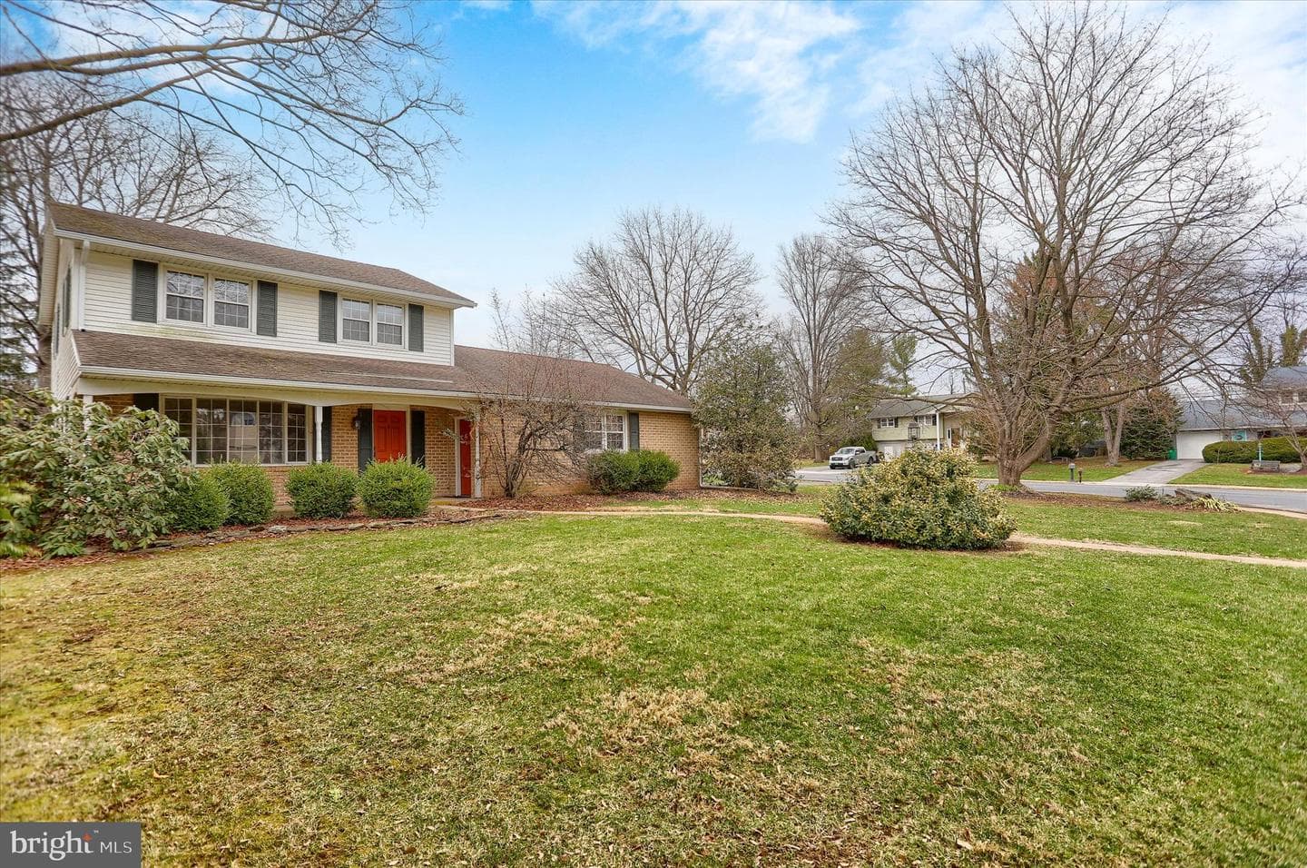 904 Thornwood Lane photo 3