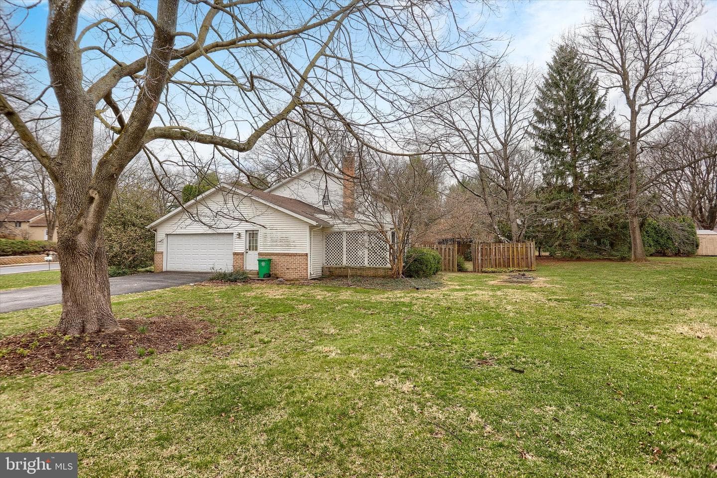 904 Thornwood Lane photo 33