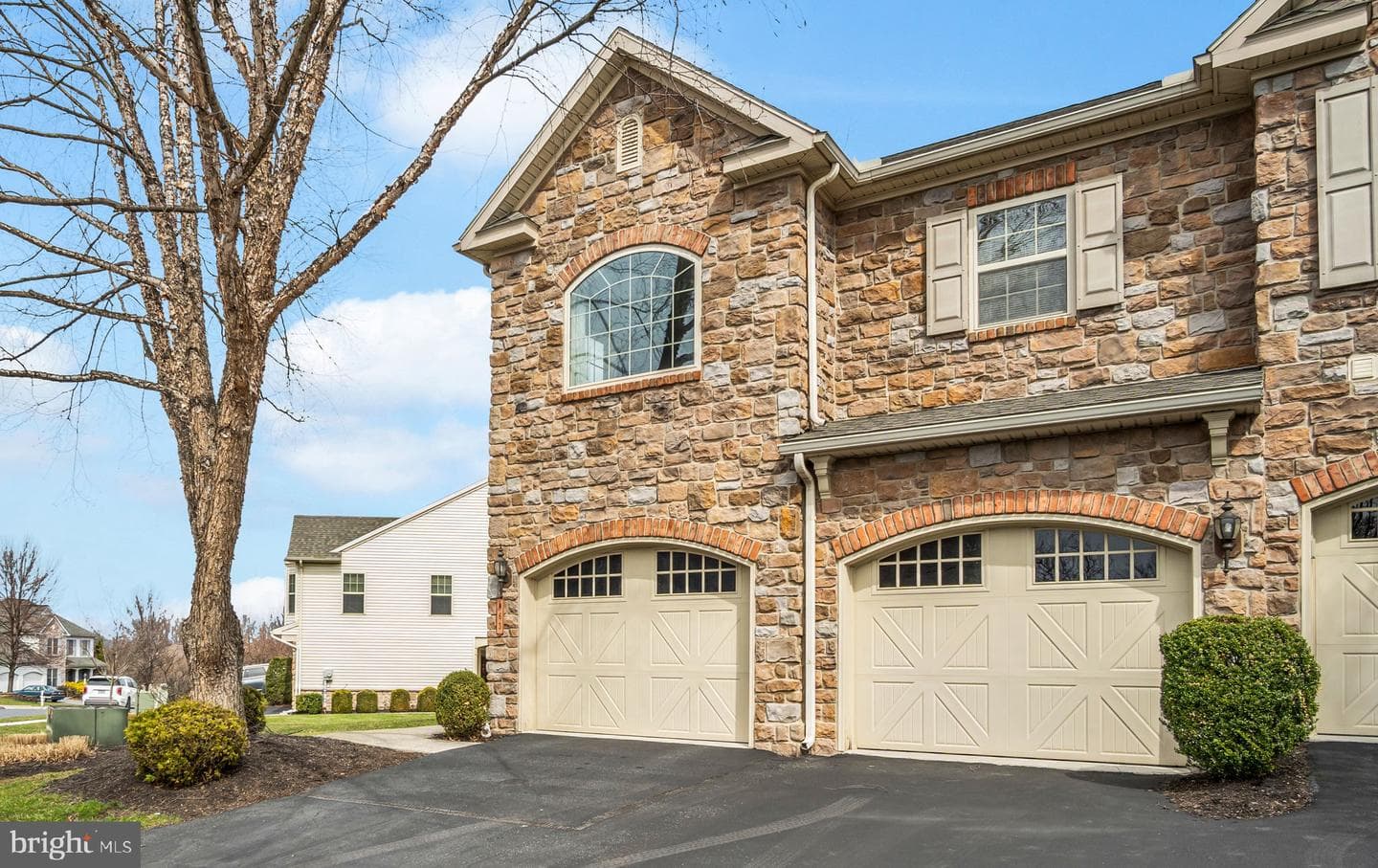 463 Nursery Drive N