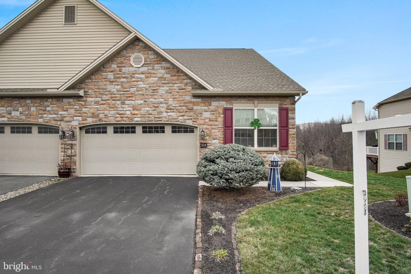104 Crest View photo 42