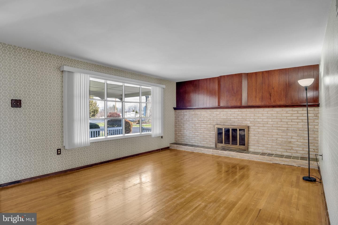 3915 Sullivan Street photo 2